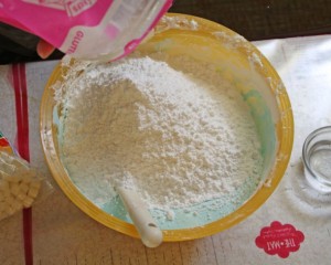 How-to-Make-Homemade-Marshmallow-Fondant-MMF-11-590x472