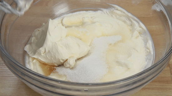 Thêm đường vào cream cheese – cách làm cheesecake hơi ngọt ngọt