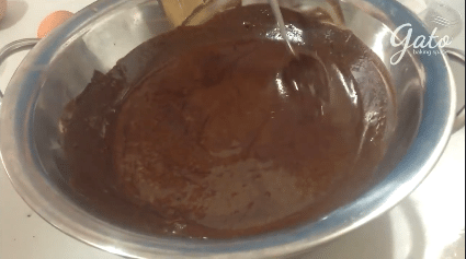 Trộn với bột cacao và đường