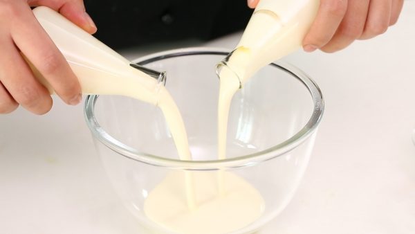 Đánh whipping cream với đường