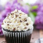 Học cách làm bánh cupcake socola đơn giản mà ngon tuyệt!