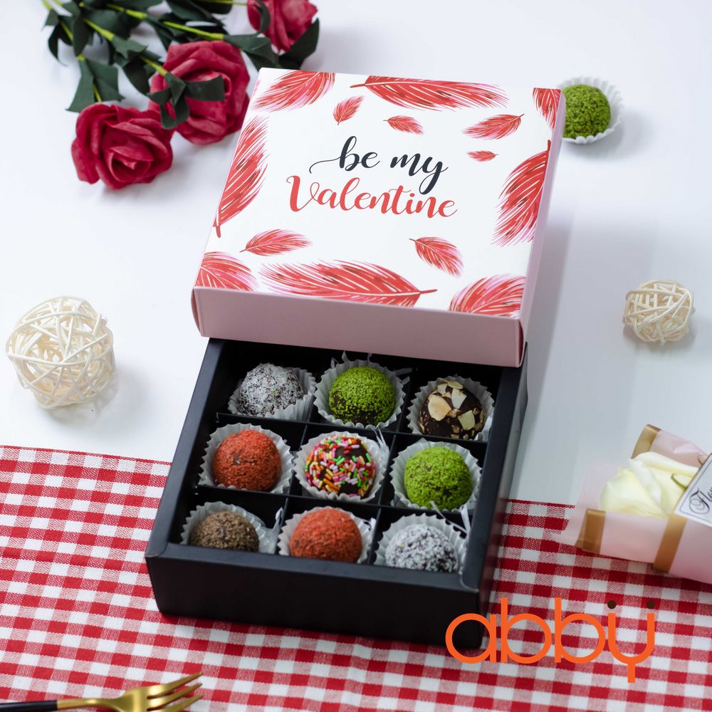 Hộp socola hình vuông 9 viên lông vũ Be my Valentine - Abby - Đồ ...