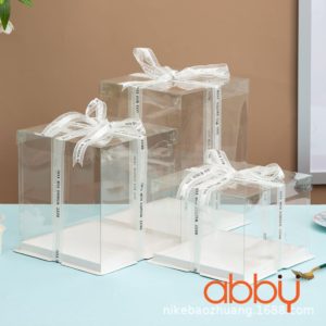 Hộp gato trong suốt 28*28*35cm (kèm đế trắng)