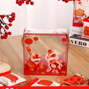 Hộp mica có quai xách Múa Lân 14x14cm