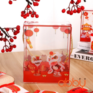 Hộp mica có quai xách Múa Lân 15x19cm