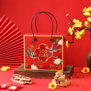 Hộp giấy có quai Lộc Xuân 18.8x9.2x16.8cm