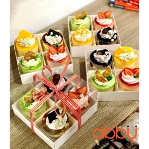 Hộp giấy nắp mica 4 ngăn 17x17x10cm